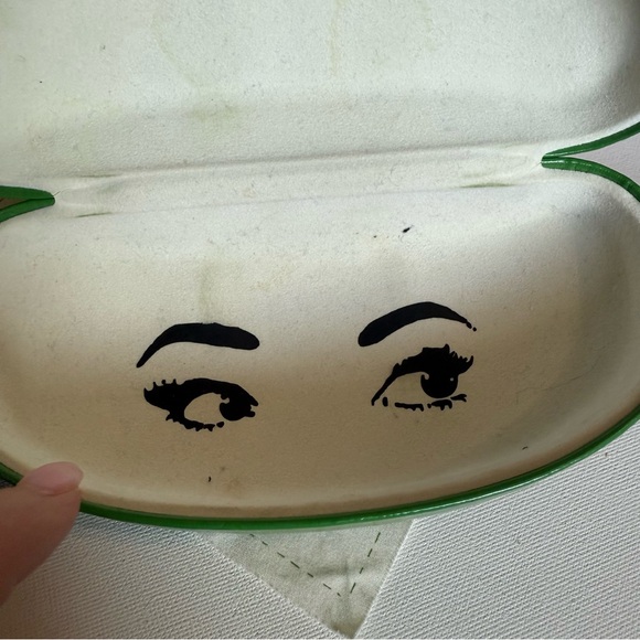 Kate Spade Green Sunglasses with case and cleaning towel 140 mark sctatched - Picture 7 of 15